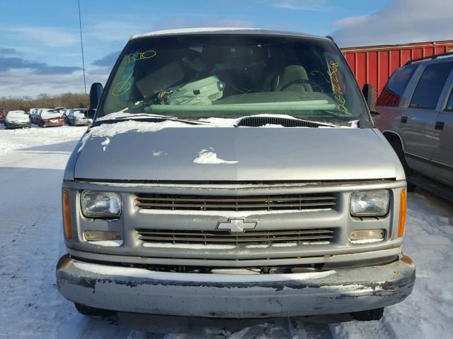 1GCGG25R6V1088986 - 1997 CHEVROLET EXPRESS G2 GRAY photo 9