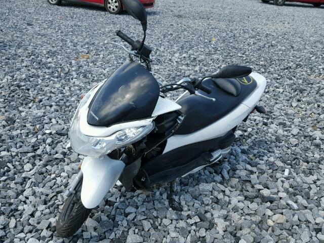 MLHJF2801B5001406 - 2011 HONDA PCX125 WHITE photo 2