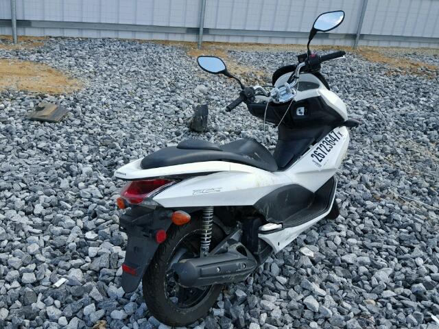 MLHJF2801B5001406 - 2011 HONDA PCX125 WHITE photo 4