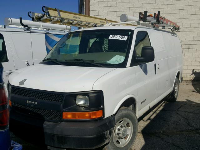 1GCGG25V261173533 - 2006 CHEVROLET EXPRESS G2 WHITE photo 2