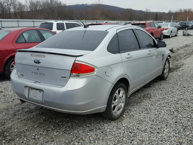 1FAHP35N78W101524 - 2008 FORD FOCUS SE SILVER photo 4