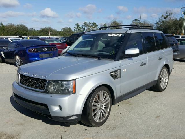 SALSK2D40BA298275 - 2011 LAND ROVER RANGE ROVE SILVER photo 2