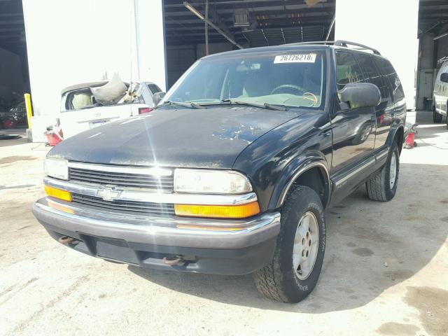 1GNDT13W1XK181100 - 1999 CHEVROLET BLAZER BLACK photo 2