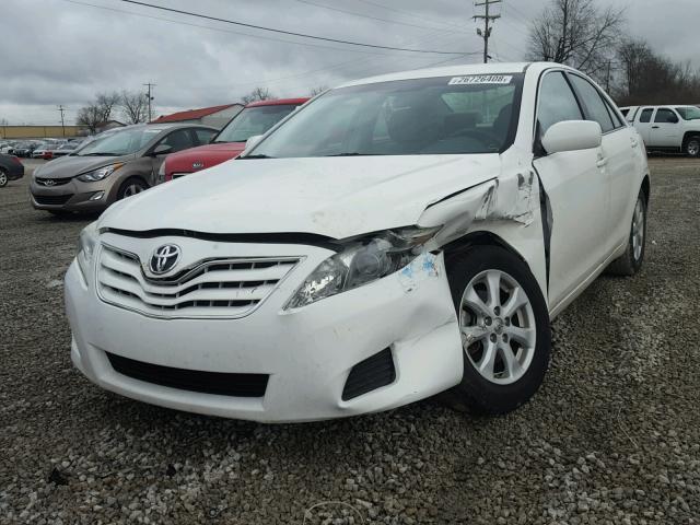 4T1BF3EK1BU762425 - 2011 TOYOTA CAMRY BASE WHITE photo 2