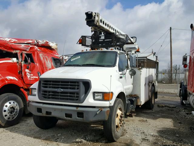 3FDXF75H7YMA03924 - 2000 FORD F750 SUPER WHITE photo 2