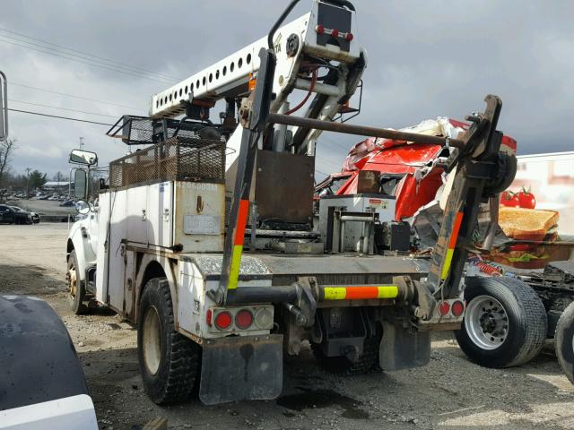 3FDXF75H7YMA03924 - 2000 FORD F750 SUPER WHITE photo 3