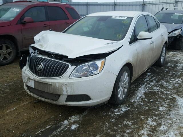 1G4PN5SKXD4131667 - 2013 BUICK VERANO WHITE photo 2