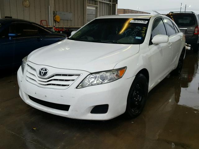 4T1BF3EKXBU638248 - 2011 TOYOTA CAMRY BASE WHITE photo 2