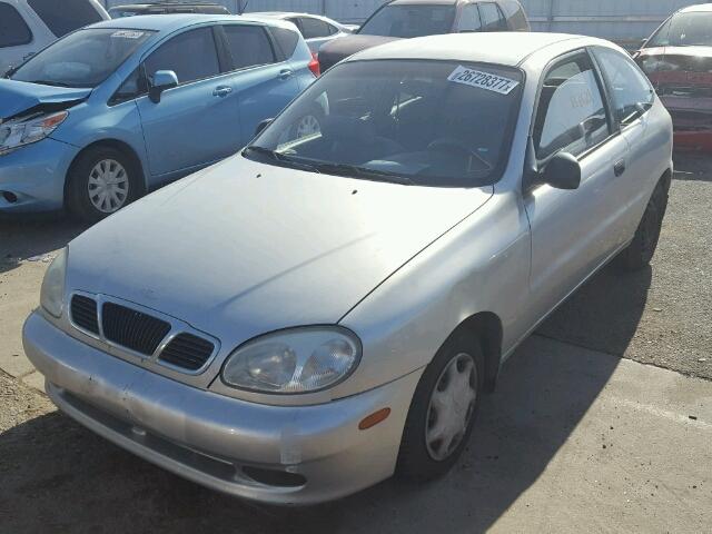 KLATB2260YB479936 - 2000 DAEWOO LANOS SE SILVER photo 2