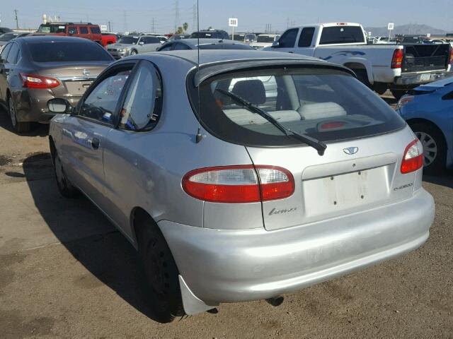 KLATB2260YB479936 - 2000 DAEWOO LANOS SE SILVER photo 3