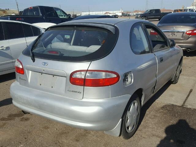 KLATB2260YB479936 - 2000 DAEWOO LANOS SE SILVER photo 4