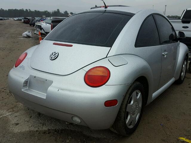 3VWDD21C5YM420563 - 2000 VOLKSWAGEN NEW BEETLE 银色 照片 4