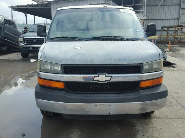 1GAHG39U431162310 - 2003 CHEVROLET EXPRESS G3 WHITE photo 9