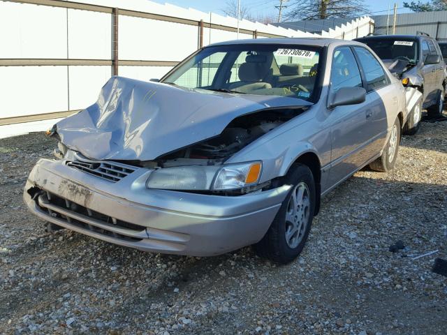 4T1BF22K8XU085069 - 1999 TOYOTA CAMRY LE BEIGE photo 2