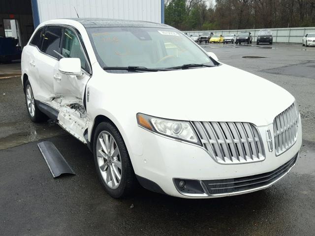 2LMHJ5AT1CBL52769 - 2012 LINCOLN MKT WHITE photo 1