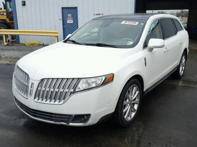 2LMHJ5AT1CBL52769 - 2012 LINCOLN MKT WHITE photo 2