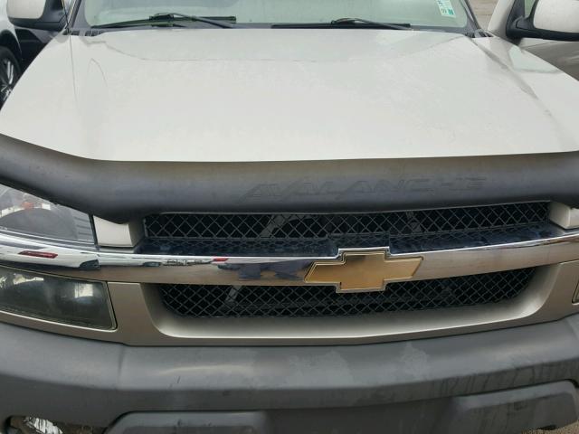 3GNEK13T42G230657 - 2002 CHEVROLET AVALANCHE GRAY photo 7