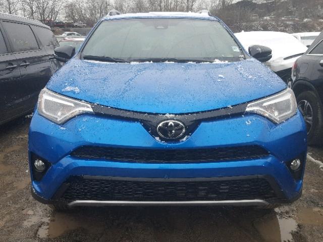 JTMJFREV4HJ700766 - 2017 TOYOTA RAV4 SE BLUE photo 9