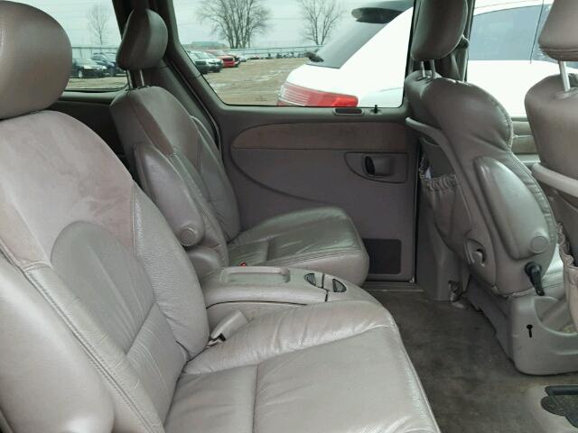 2C8GP64L73R150679 - 2003 CHRYSLER TOWN & COU GOLD photo 6