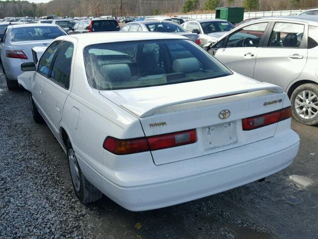 4T1BG22K0WU267232 - 1998 TOYOTA CAMRY CE WHITE photo 3