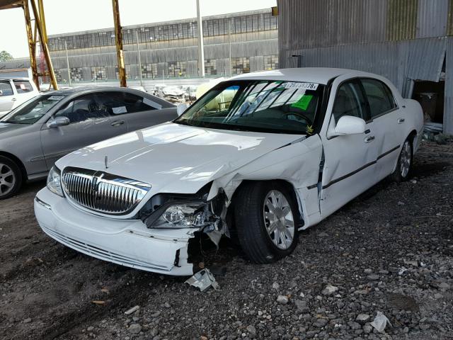 2LNBL8CV3BX760753 - 2011 LINCOLN TOWN CAR S WHITE photo 2