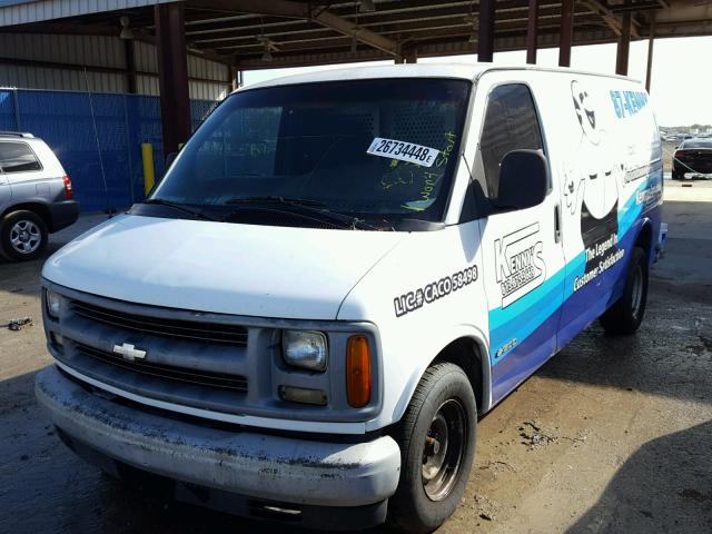 1GCFG15W521220370 - 2002 CHEVROLET EXPRESS G1 WHITE photo 2