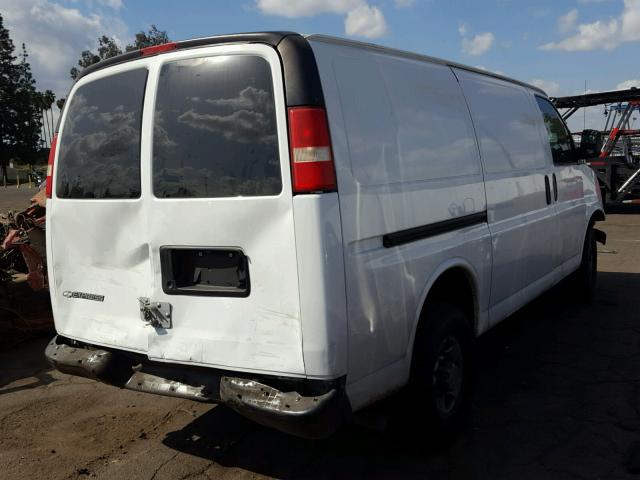 1GCGG25C881170993 - 2008 CHEVROLET EXPRESS G2 WHITE photo 4