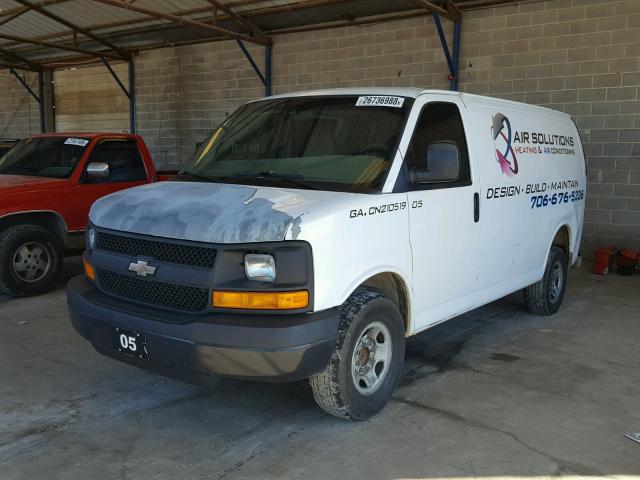 1GCGG25U771122361 - 2007 CHEVROLET EXPRESS G2 WHITE photo 2