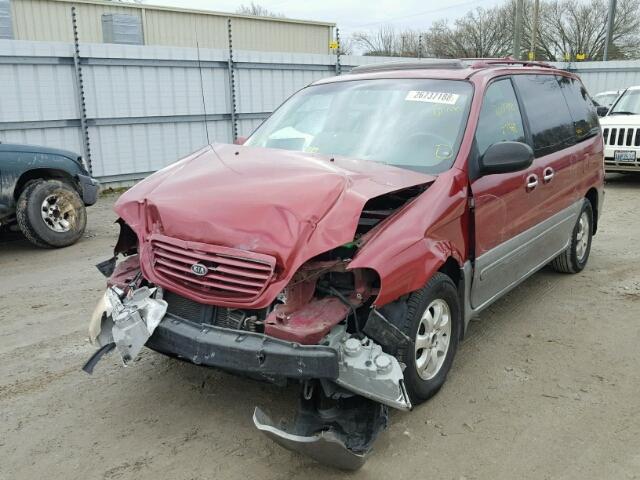 KNDUP131246579163 - 2004 KIA SEDONA EX RED photo 2