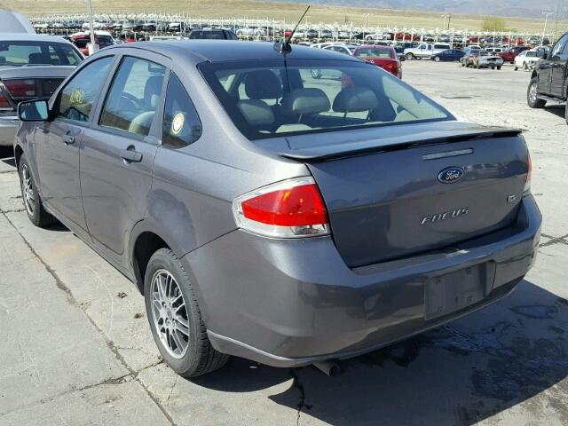 1FAHP3FN6AW121316 - 2010 FORD FOCUS SE GRAY photo 3