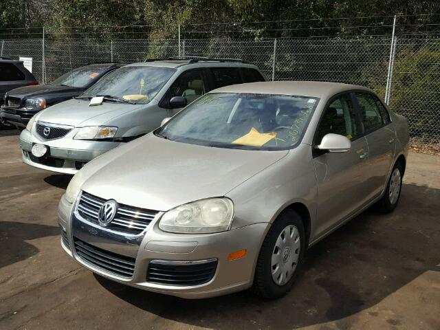 3VWPF71KX5M613993 - 2005 VOLKSWAGEN NEW JETTA TAN photo 2