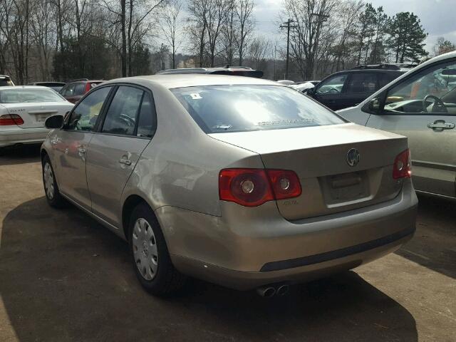 3VWPF71KX5M613993 - 2005 VOLKSWAGEN NEW JETTA TAN photo 3