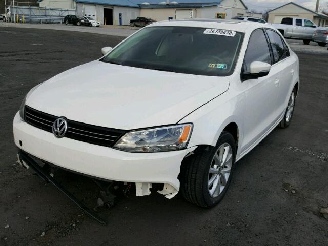 3VWDP7AJ9DM423074 - 2013 VOLKSWAGEN JETTA SE WHITE photo 2