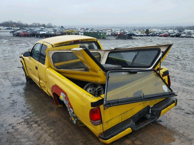 1B7GG22Y0XS205776 - 1999 DODGE DAKOTA YELLOW photo 3