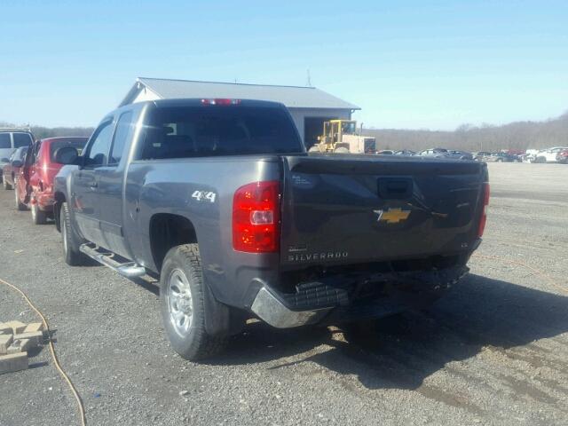 1GCRKREAXBZ127845 - 2011 CHEVROLET SILVERADO GRAY photo 3