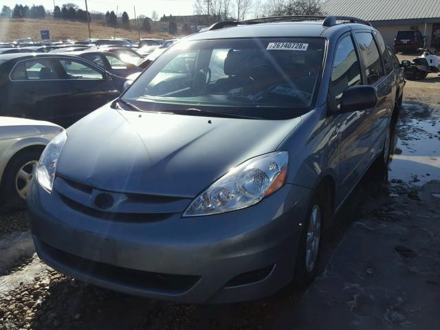 5TDZK23C88S208106 - 2008 TOYOTA SIENNA CE SILVER photo 2