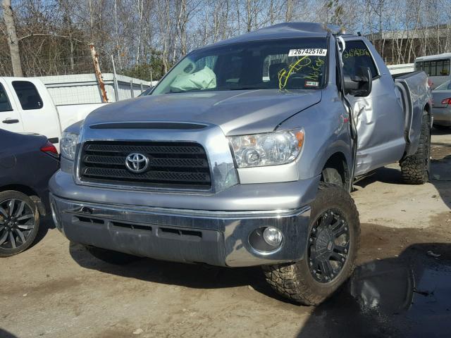 5TFBV54128X058835 - 2008 TOYOTA TUNDRA DOU SILVER photo 2