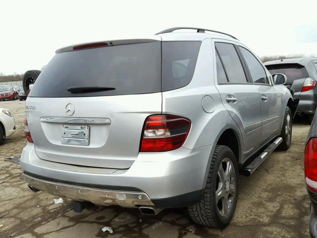 4JGBB75E86A043046 - 2006 MERCEDES-BENZ ML 500 SILVER photo 4