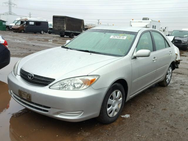 4T1BE32K92U512969 - 2002 TOYOTA CAMRY LE SILVER photo 2