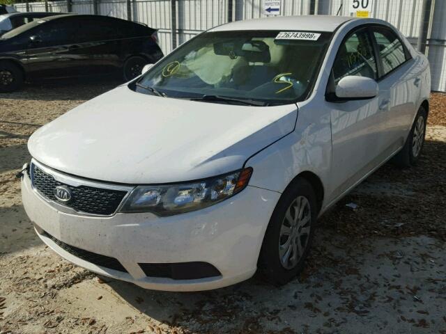 KNAFT4A26B5322346 - 2011 KIA FORTE LX WHITE photo 2