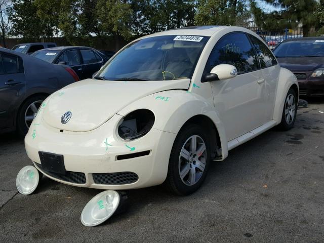 3VWRG31C76M408110 - 2006 VOLKSWAGEN NEW BEETLE WHITE photo 2