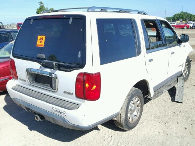 5LMRU27L1WLJ50304 - 1998 LINCOLN NAVIGATOR WHITE photo 4