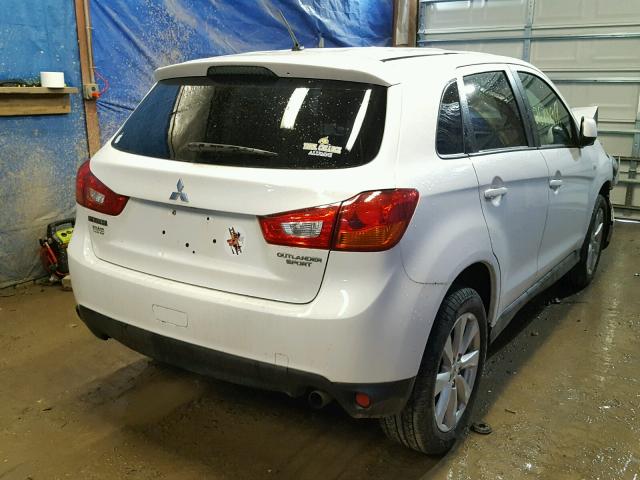 4A4AR3AU8EE030704 - 2014 MITSUBISHI OUTLANDER WHITE photo 4