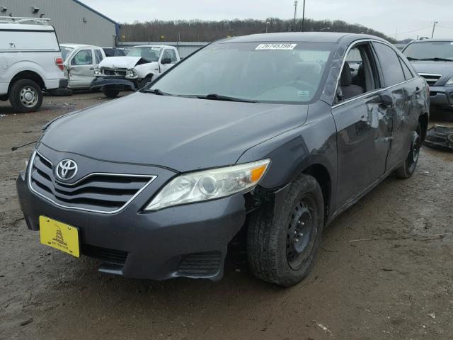 4T1BF3EK6BU715908 - 2011 TOYOTA CAMRY BASE GRAY photo 2