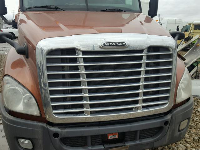 1FUJGLDR1CSBH9675 - 2012 FREIGHTLINER CASCADIA 1 ORANGE photo 9