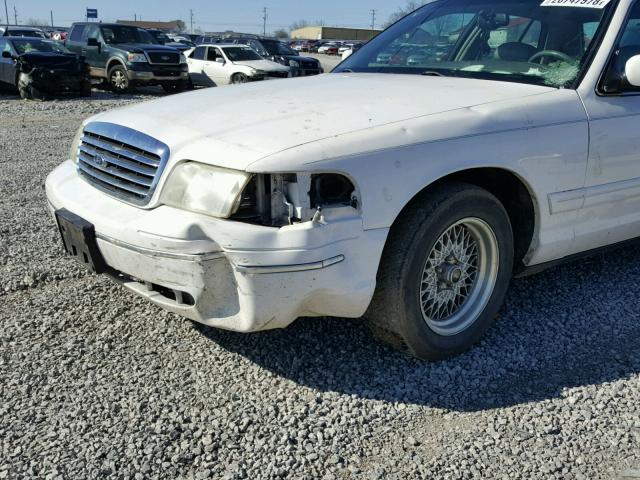 2FAFP74W7WX187766 - 1998 FORD CROWN VICT WHITE photo 9