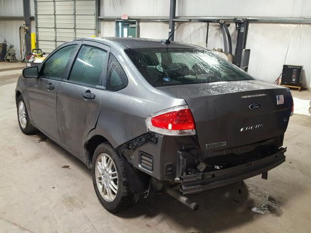 1FAHP3FN2BW110055 - 2011 FORD FOCUS SE GRAY photo 3