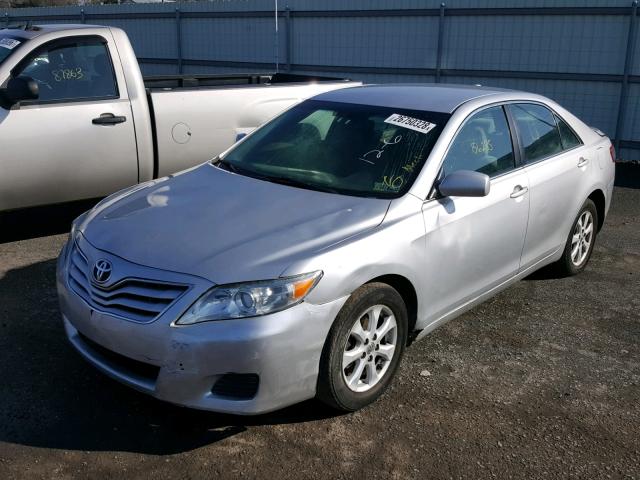 4T1BF3EK2BU231573 - 2011 TOYOTA CAMRY BASE SILVER photo 2