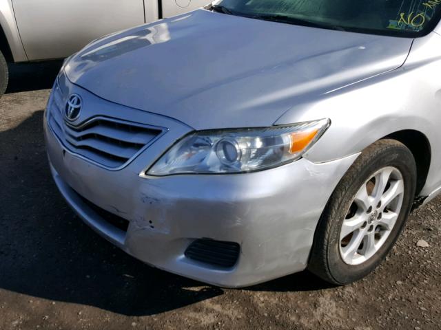 4T1BF3EK2BU231573 - 2011 TOYOTA CAMRY BASE SILVER photo 9