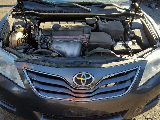 4T1BF3EK8BU633744 - 2011 TOYOTA CAMRY BASE GRAY photo 7